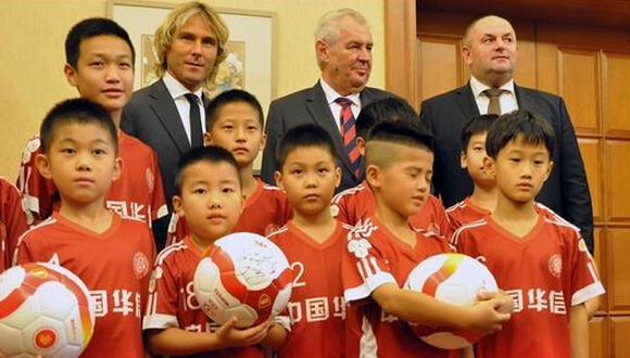 中国企业赞助捷克国家队.jpg