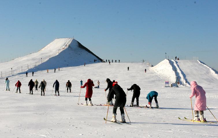 Heilongjiang Province to build a winter sports equipment industry.jpg