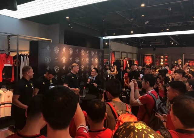 man utd preview center 1.jpg